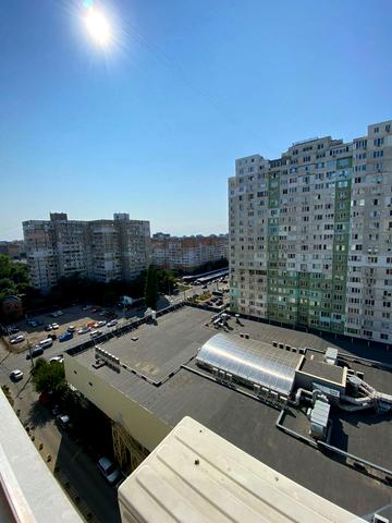 Владислава Бувалкіна вул. (Бочарова Генерала), 44