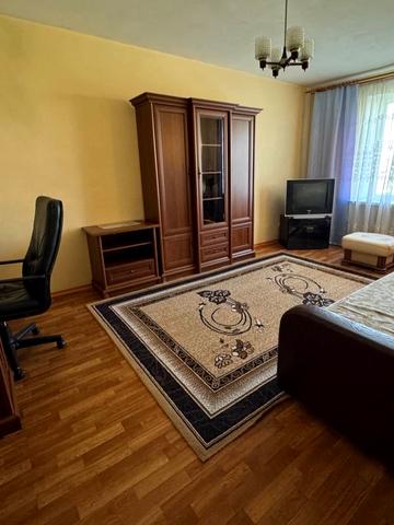 Братиславська вул., 7