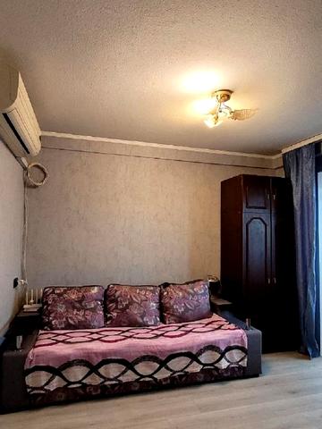 Йорданська вул. (Лайоша Гавро), 8