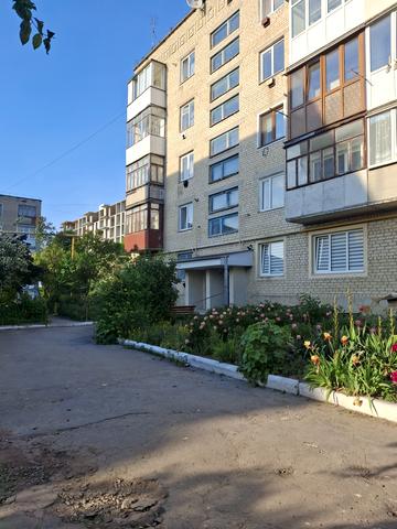 3-й Мікрорайон вул., 2