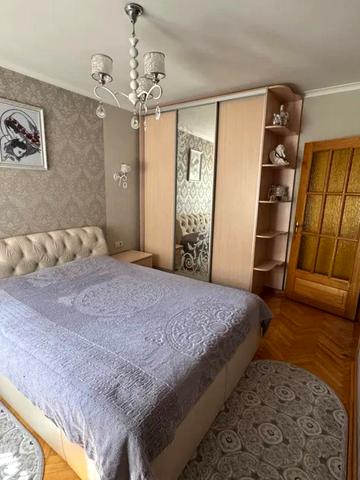 Володимира Івасюка вул., 28