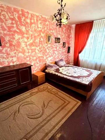 Вереснева вул., 12