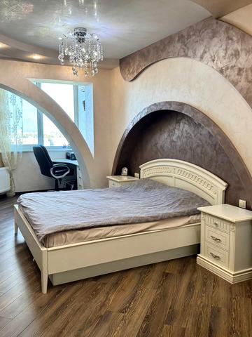 Дарницька вул., 19