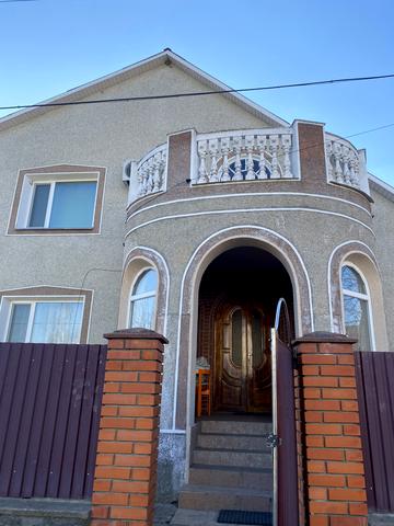 Грушевського вул., 1