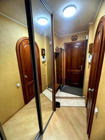 Космонавтів вул., 5а