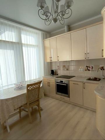 Літературна вул., 8