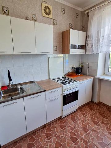 Васильківська вул., 27 к1