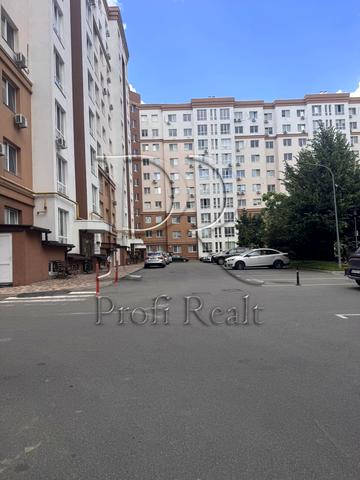 Героїв Небесної Сотні просп., 28/2