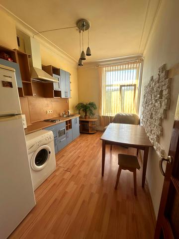 Прорізна вул., 6