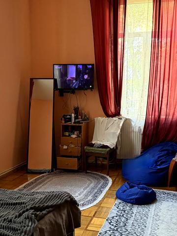Олега Ольжича вул., 43