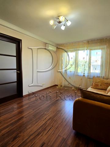 Васильківська вул., 49к3