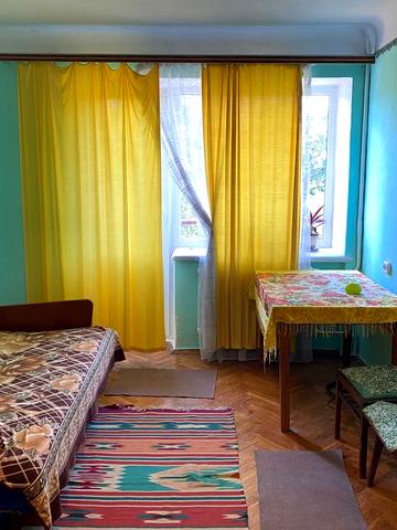 Князя Романа проїзд, 7