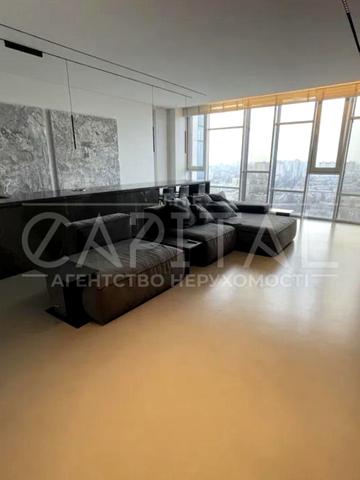 Авіаконструктора Антонова вул., 4