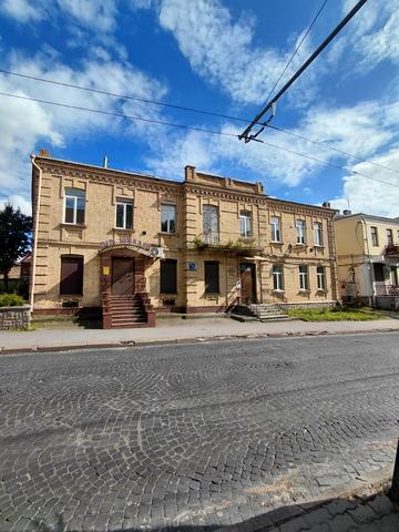 Богдана Хмельницького вул., 9