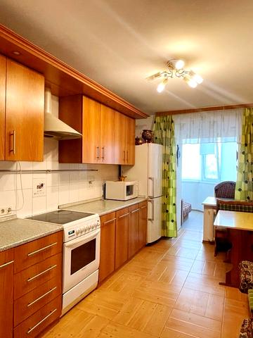 Урлівська вул., 8