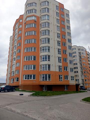 Будівельників вул., (Будинок)
