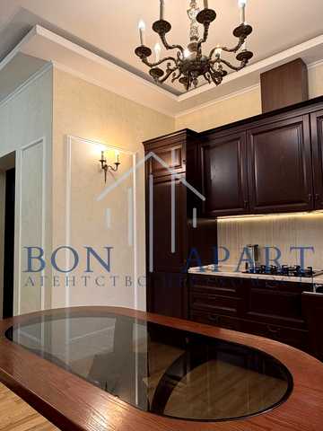 Інститутська вул., 24/7
