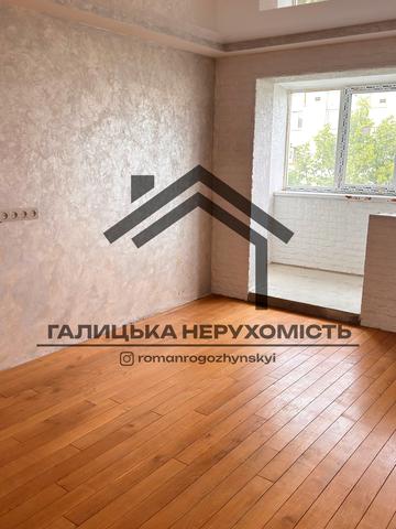 Дмитра Яворницького вул. (), 10