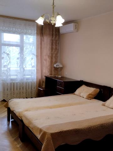 Ованеса Туманяна вул., 8