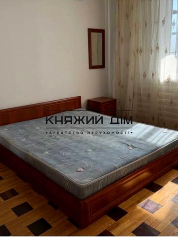Степана Олійника вул., 17