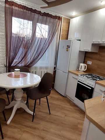 Героїв Крут вул. (Черепіна), 38