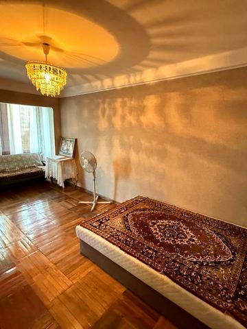 Миколи Ушакова вул., 12