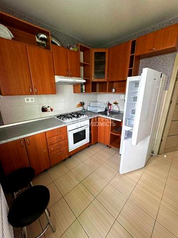 Велозаводська вул., 37