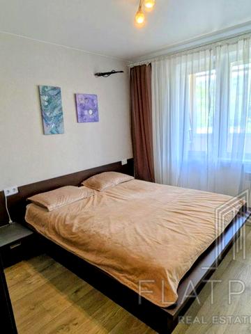 Романа Шухевича просп. (Генерала Ватутіна), 2