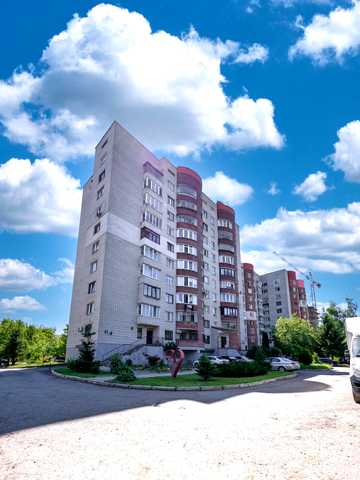 Академіка Лазаренка вул., 48