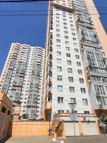 Середньофонтанська вул., 35