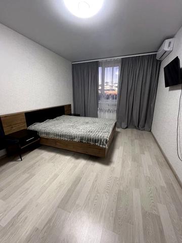 Михайла Грушевського вул., 30б