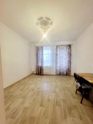 Електровозна вул., 8