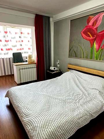 Миколи Ушакова вул., 8