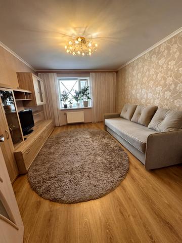Металургів вул., 30