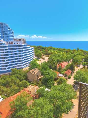 Літературна вул., 10-Б