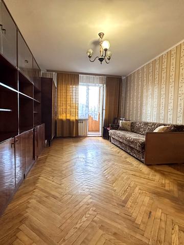Леоніда Бикова бульв., 5