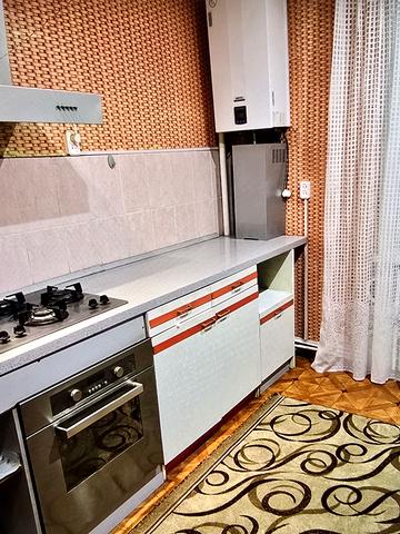 Андріївська вул., 12 к2