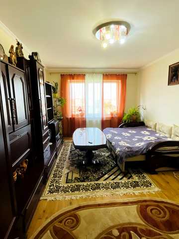 Івана Миколайчука вул., 7