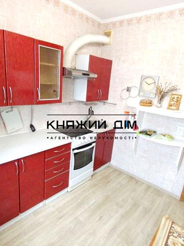 Степана Олійника вул., 3