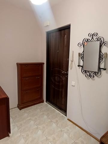 Симоненка вул., 8
