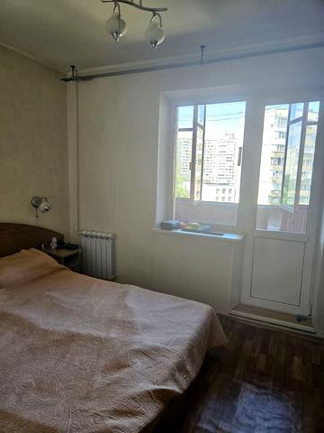Драгоманова вул., 42
