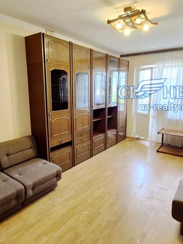 Лінійна вул., 30