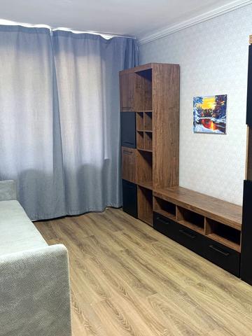 Михайла Грушевського вул., 5