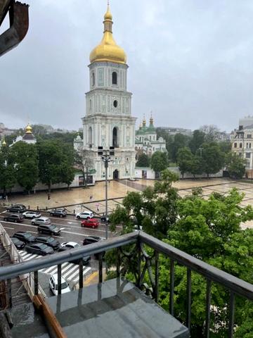 Володимирська вул., 19