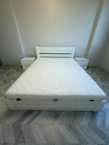 Угорська вул., 12