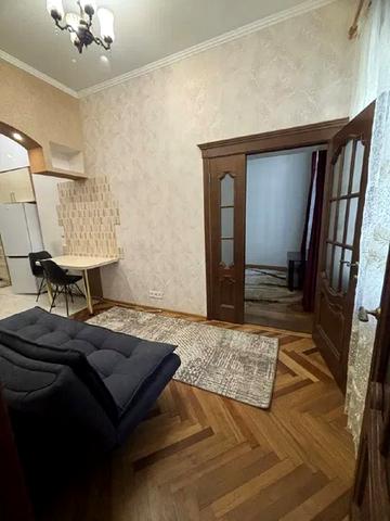 Пекарська вул., 2