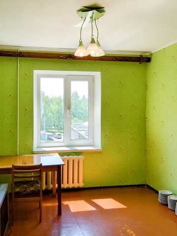 Молодіжна, 40