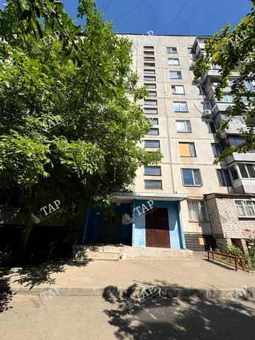 Познанська вул., 8Б