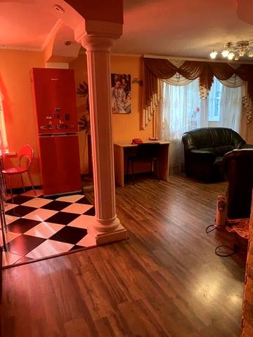 Богдана Хмельницького просп. (Героїв Сталінграда), 8-Д
