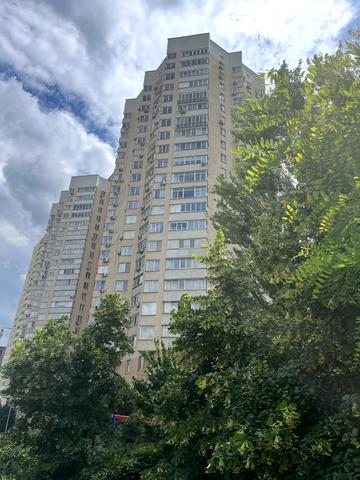 Саперно-Слобідська вул., 22